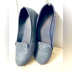 Old Navy Gray Slip-On Flats Minimalist Design